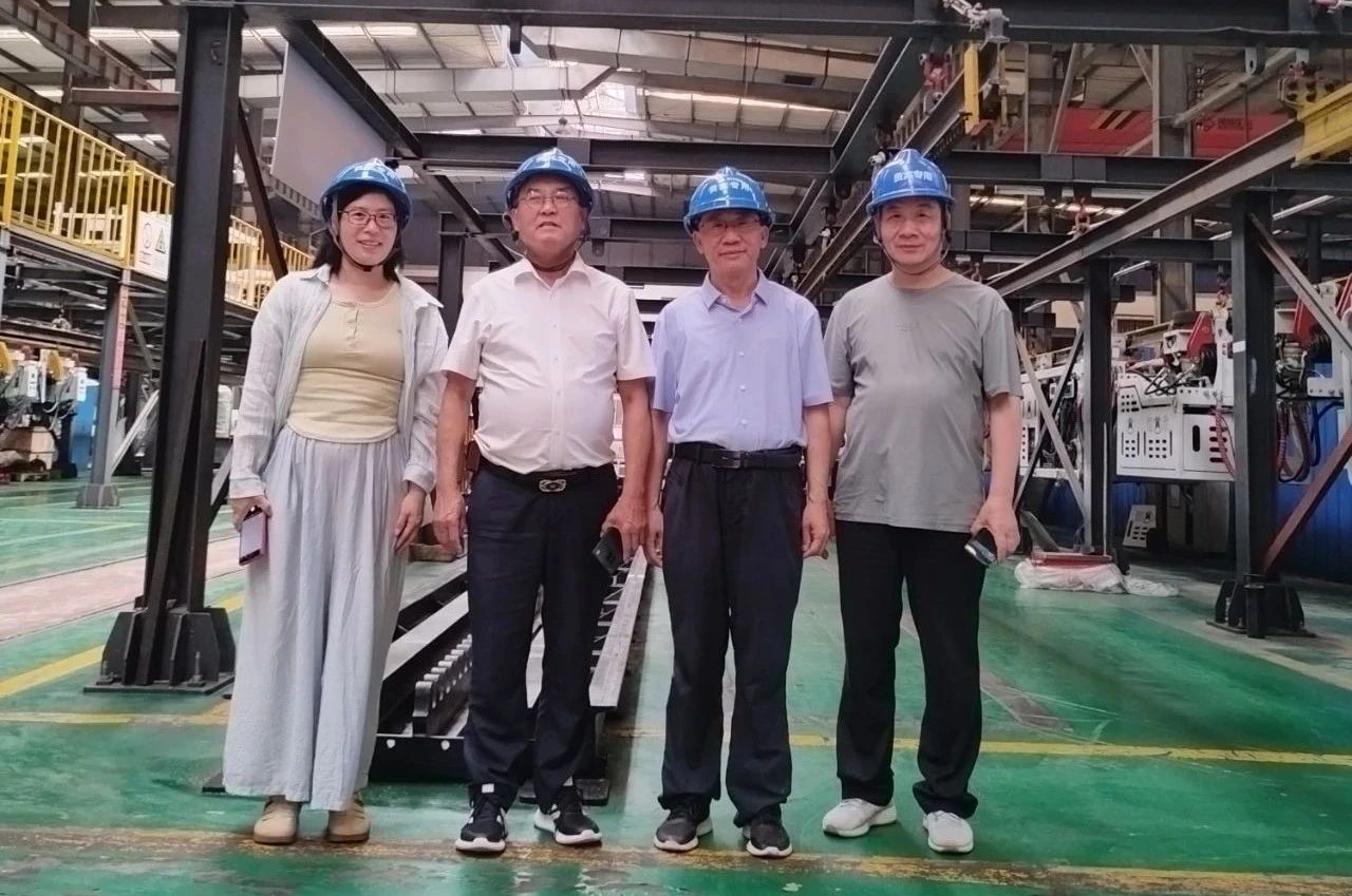 徐州立人單軌常總一行蒞臨我司考察